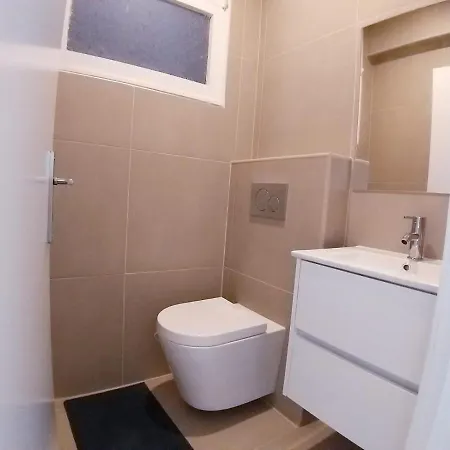 Theorynomad Al Albergue