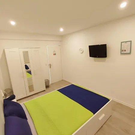 Hostel Theorynomad Al